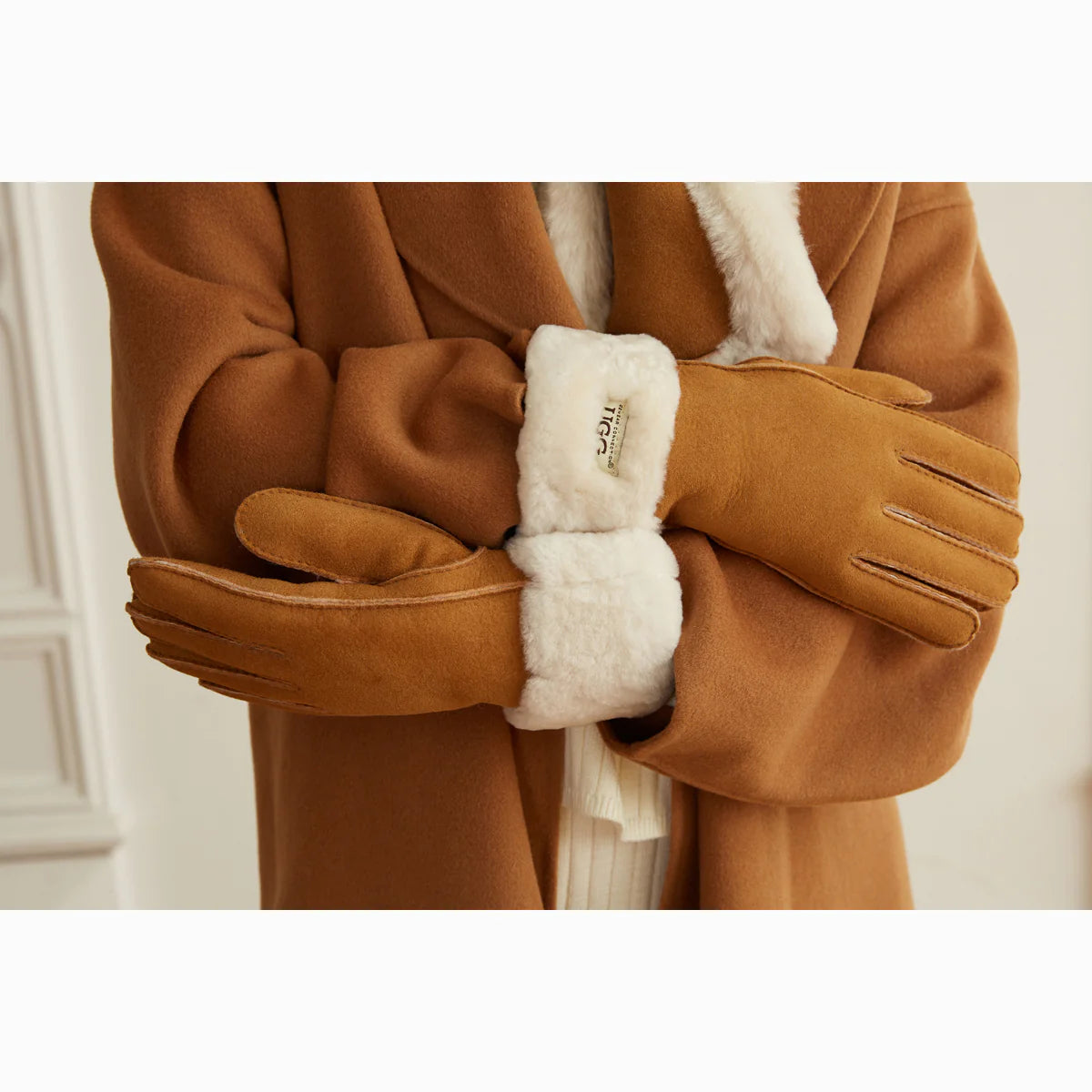 UGG Turn Cuff Sheepskin Gloves